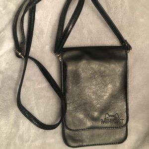 Cell phone purse with clear touchscreen